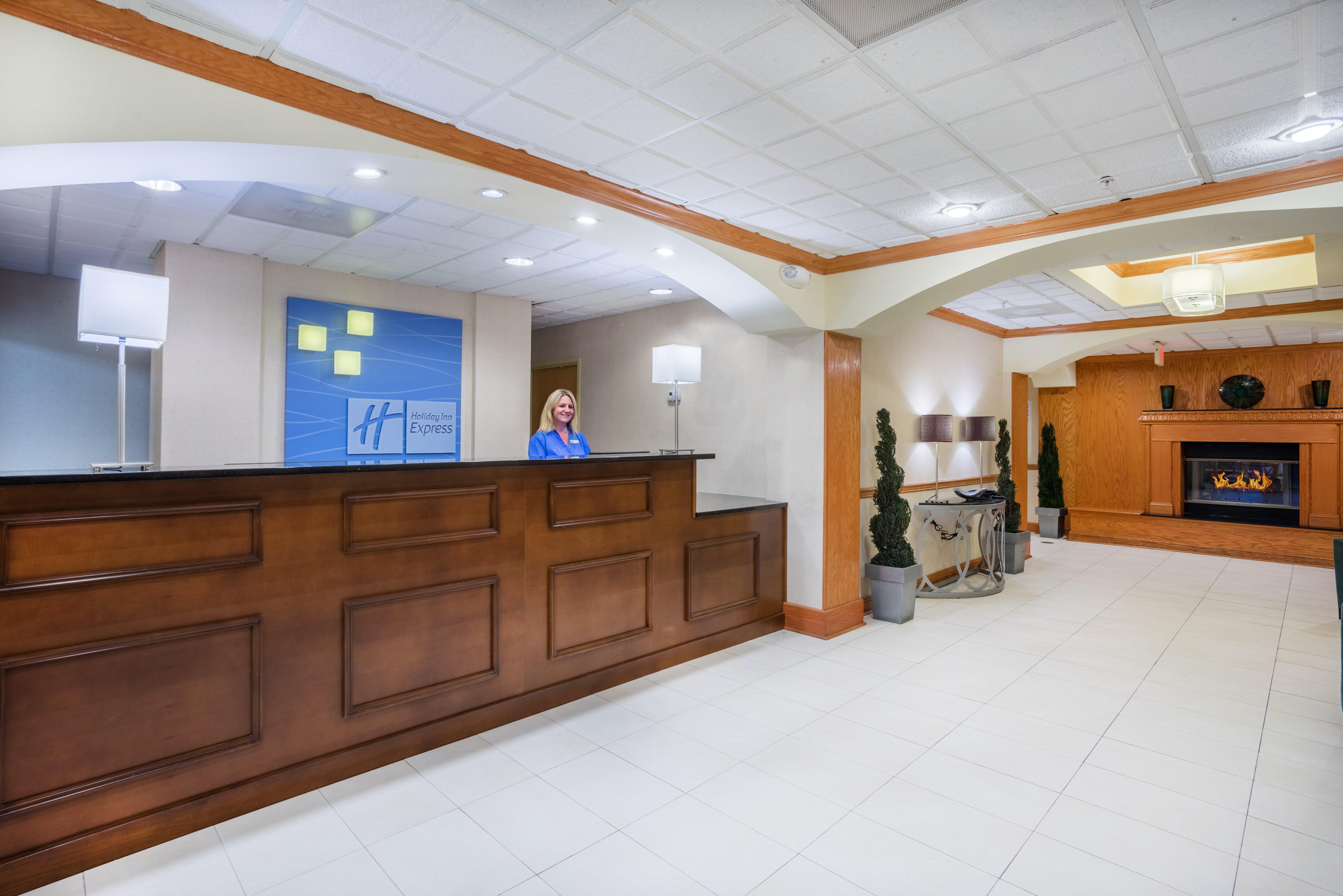 Holiday Inn Express Hotel & Suites Woodbridge, An Ihg Hotel Экстерьер фото