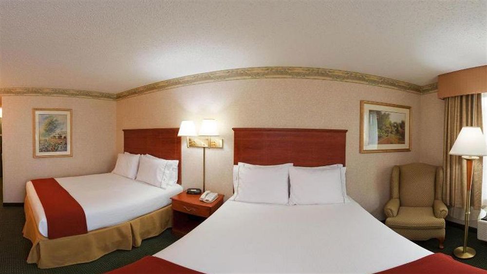 Holiday Inn Express Hotel & Suites Woodbridge, An Ihg Hotel Экстерьер фото